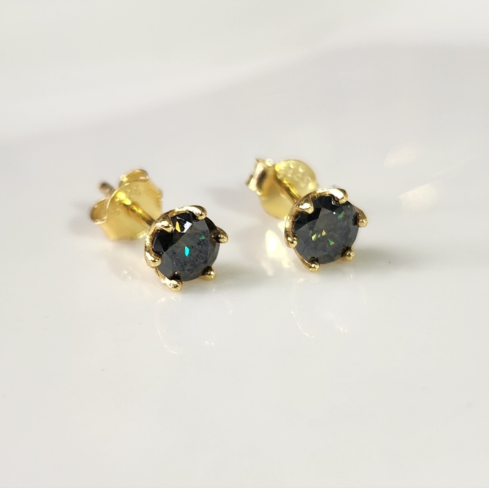 .5 Ct Green Moissanite Stud Earrings